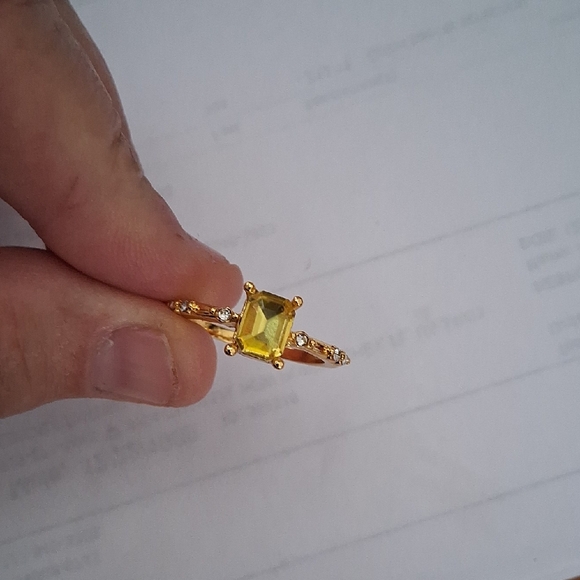 Jewelry - Elegant Gold Ring with Yellow Stone